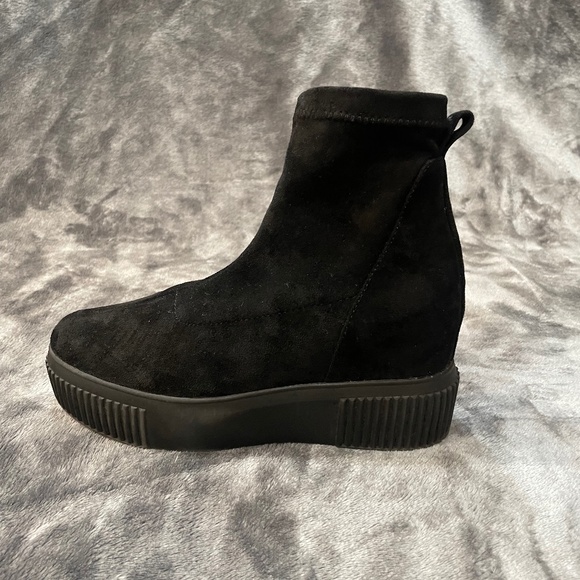 Womens Size 6 Steve Madden Bootie - Picture 1 of 3